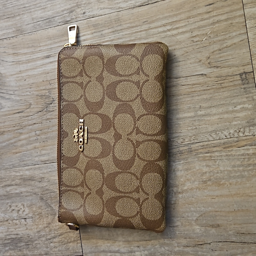 NWT Coach hand purse
